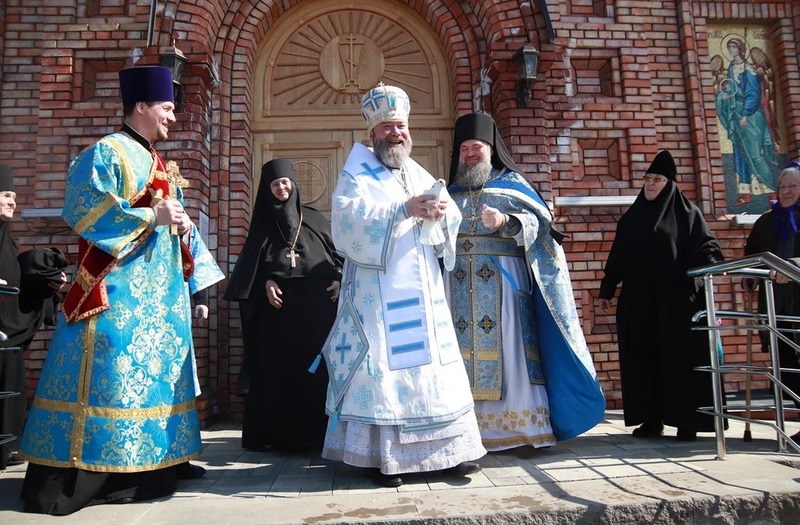 Епископ Софроний совершил литургию в Борисовском женском монастыре.