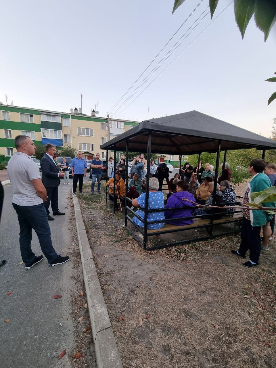 В Борисовке продолжаются собрания граждан.