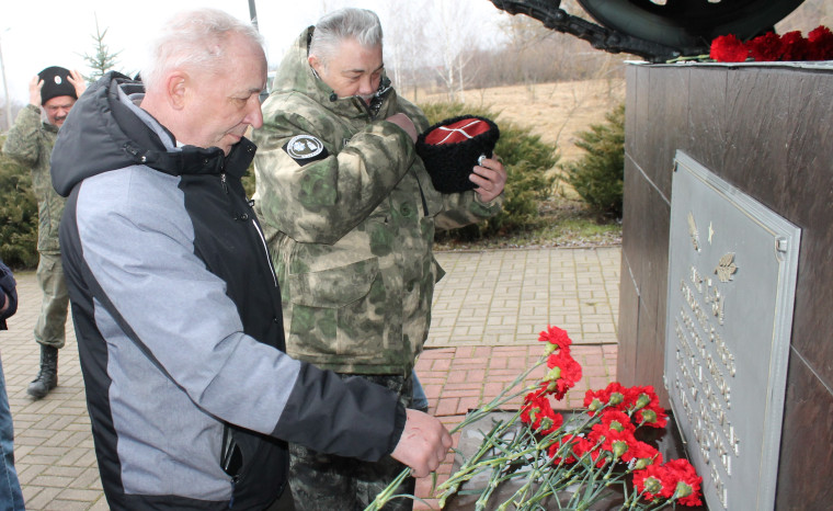 Возложение цветов в честь 80 -й годовщины танкового сражения.